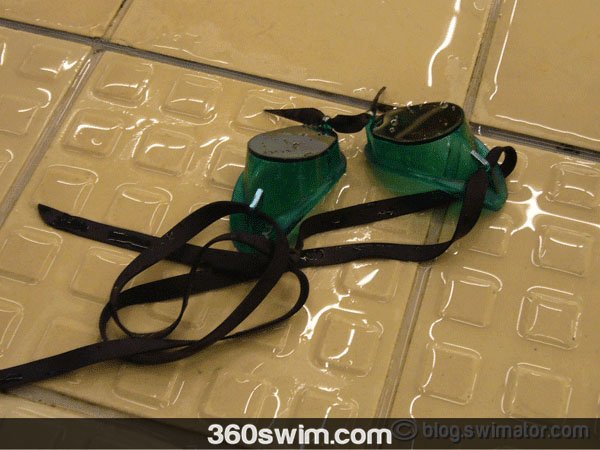 Simple, yet effective green Swedish goggles