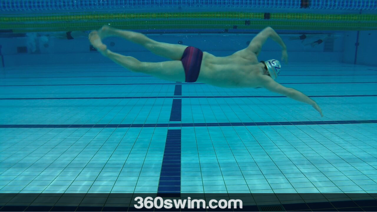 michael phelps swimming freestyle underwater